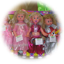 Куклы и кукольные акцессуары оптом. Наборы для девочек, дома и машины для кукол, платья для кукол.